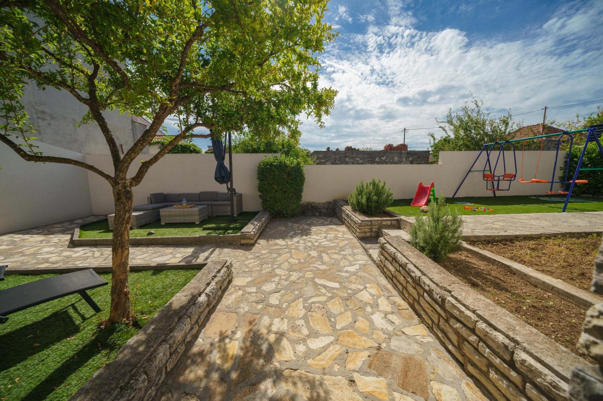 Holiday Home Oliva Vodice Eksteriør billede